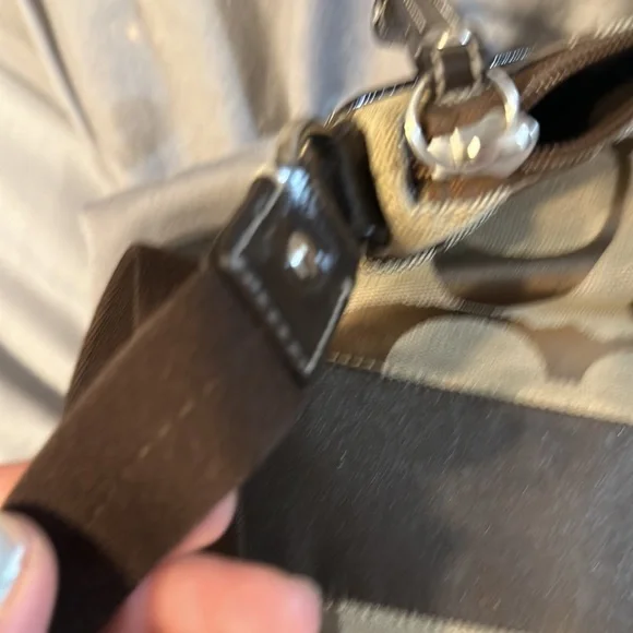 NWOT coach brown signature crossbody with adjustable straps3 big spots nice 👍 - Picture 10 of 13